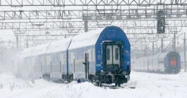 Trenul de la Mihai Viteazu nu a fost deszăpezit